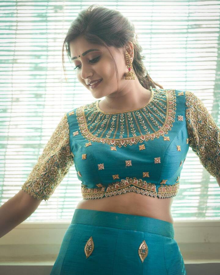 ఓ వైపు సినిమాలు మరోవైపు సీరియల్స్ చేస్తూ ఫుల్ బిజీగా ఉందీ బ్యూటీ.