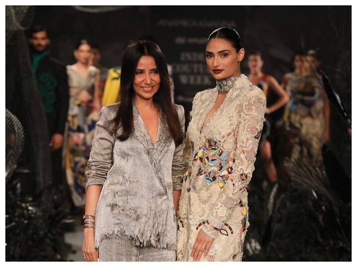 Athiya Shetty turned showstopper for designer Anamika Khanna's latest bridal couture at India Couture Week 2023.