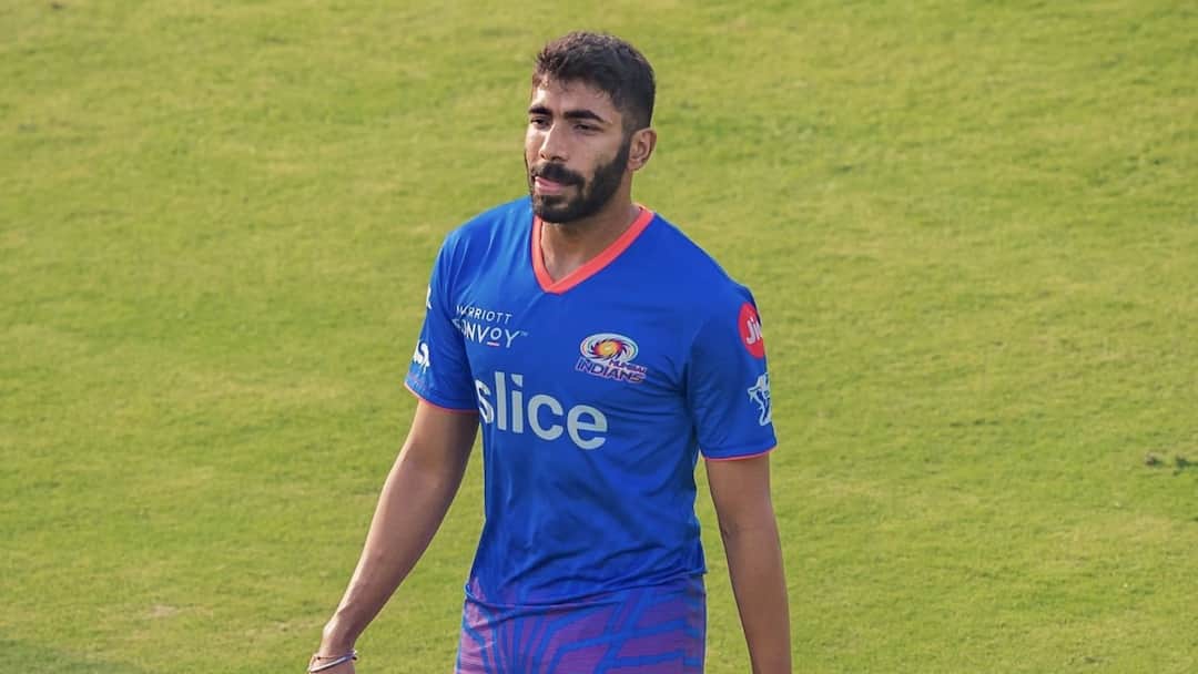 Kapil Dev takes dig at Jasprit Bumrah following lengthy periods on the sidelines with injury Kapil on Bumrah: অল্প চোট নিয়ে আইপিএল খেলা যায়, ভারতের জন্য নয়, কপিলের নিশানায় বুমরা