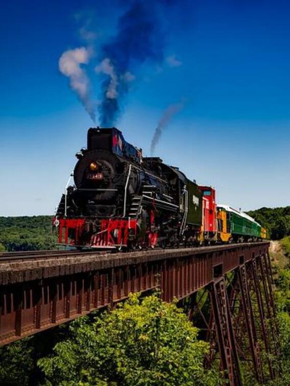 कहां से गुजरती है सबसे ज्यादा समय तक चलने वाली ट्रेन