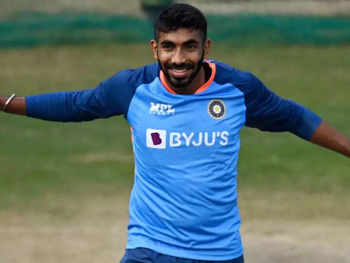 पिछले लंबे वक्त से जसप्रीत बुमराह चोट के कारण टीम इंडिया से बाहर चल रहे थे, लेकिन आयरलैंड दौरे के लिए तेज गेंदबाज की वापसी हुई है. इसके अलावा वह आयरलैंड दौरे पर टीम इंडिया के कप्तान होंगे. (फोटो क्रेडिट- सोशल मीडिया)