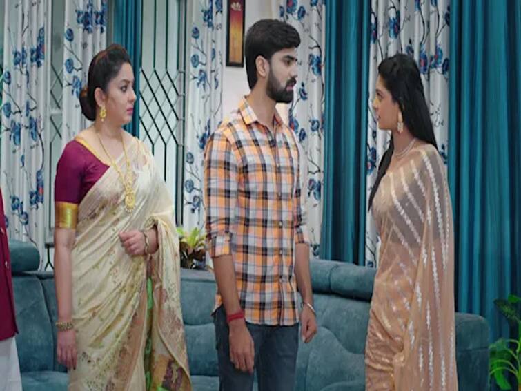 Rajalakshmi broke between the divya couple with divorce documents in intinti gruhalakshmi serial intinti gruhalakshmi serial: 'ఇంటింటి గృహలక్ష్మి' సీరియల్: విడాకుల డాక్యుమెంట్లతో దివ్య దంపతుల మధ్య చిచ్చుపెట్టేసిన రాజలక్ష్మి, షాక్ లో తులసి కుటుంబం?