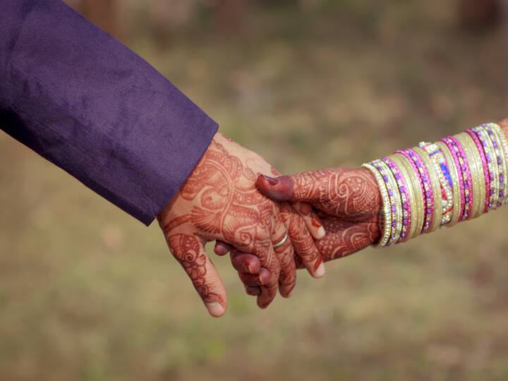 Woman came to India from Sri Lanka on tourist visa married man from Andhra Pradesh met on Facebook like Seema Haider श्रीलंका से टूरिस्ट वीजा पर भारत आई महिला, फेसबुक पर मिले आंध्र प्रदेश के युवक से रचाई शादी
