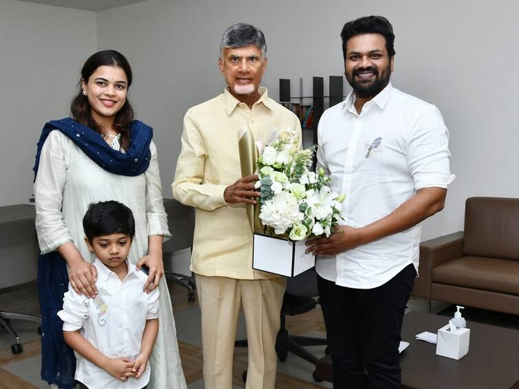 Manchu manoj bhuma mounika reddy meets chandrababu in his hyderabad residence Manoj Meets Chandrababu: చంద్రబాబుతో మంచు మనోజ్ దంపతులు భేటీ, 45 నిమిషాలపాటు చర్చలు - పొలిటికల్ ఎంట్రీపై మనోజ్ క్లారిటీ