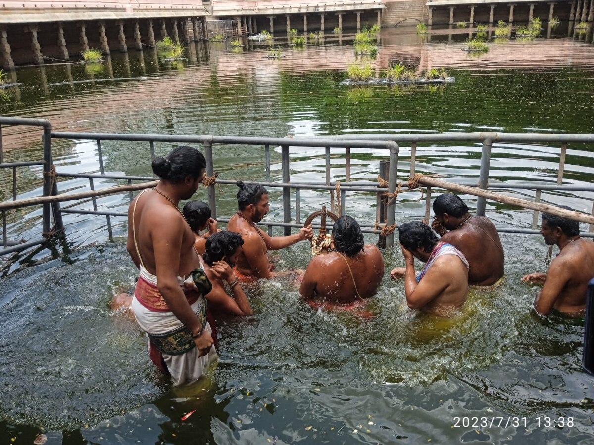 ஆடிப்பூர பிரம்மோற்சவம்;  திருவண்ணாமலையில் பராசக்தி அம்மனுக்கு தீர்த்தவாரி