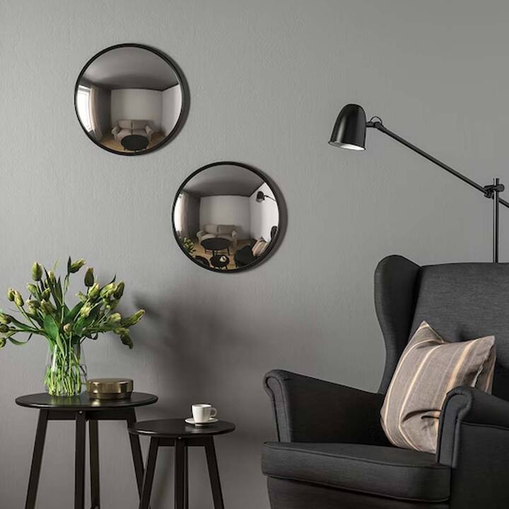 ਸ਼ੀਸ਼ਾ ਪੱਛਮ ਜਾਂ ਦੱਖਣ ਦੀ ਕੰਧ 'ਤੇ ਨਹੀਂ ਲਗਾਉਣਾ ਚਾਹੀਦਾ। ਇਸ ਦਿਸ਼ਾ 'ਚ ਸ਼ੀਸ਼ਾ ਲਗਾਉਣ ਨਾਲ ਘਰ 'ਚ ਗੜਬੜ ਹੁੰਦੀ ਹੈ।