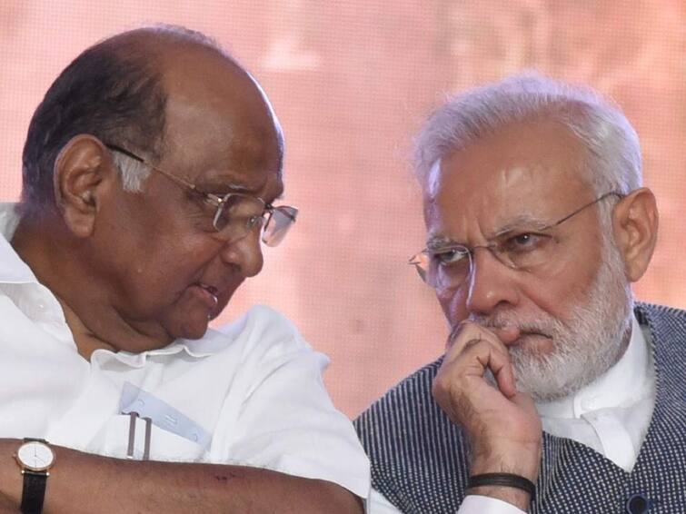 pune sharad pawar and narendra modi at lokmanya tilak award opposition criticised marathi news Sharad Pawar : शरद पवारांची नेमकी भूमिका काय? पुण्यातील कार्यक्रमावरून विरोधी पक्षांमध्ये नाराजीचा सूर