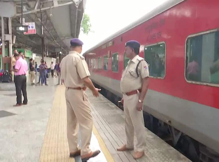 Open fire in the Mumbai-Jaipur Superfast Express what happened in the train between 2.50 am and 5.30 am Jaipur Express Firing : मुंबई-जयपूर सुपरफास्ट एक्स्प्रेसमध्ये गोळीबाराचा थरार, पहाटे 2.50 ते 5.30 दरम्यान ट्रेनमध्ये काय घडलं?