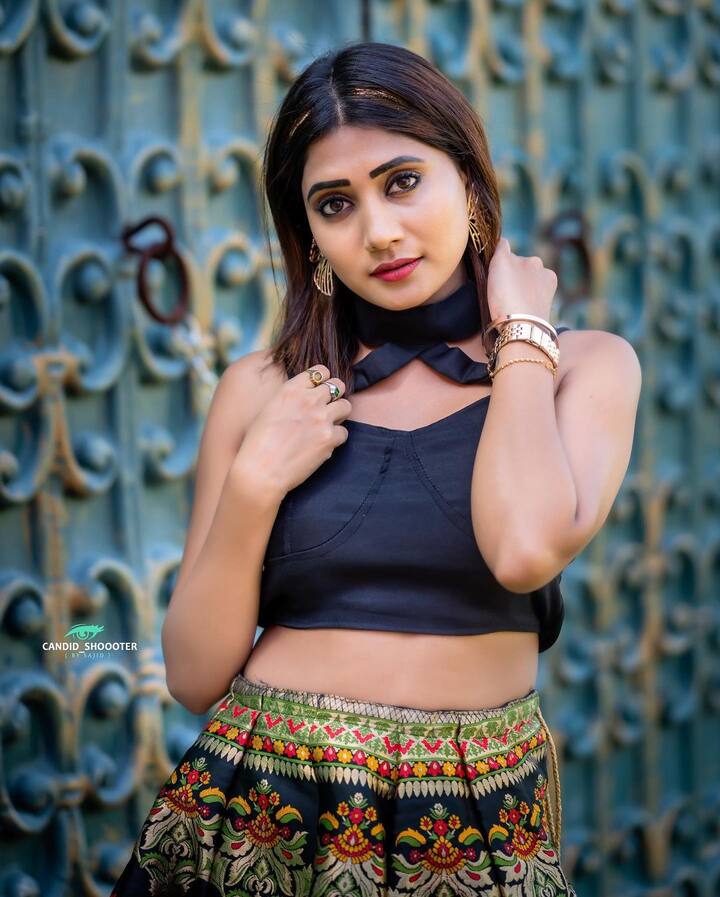 ‘సిరి సిరి మువ్వలు’ సీరియల్ తో బుల్లితెర అరంగేట్రం చేసింది.