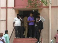 கரூரில் திமுக சேர்ந்த நபர்கள் வருமான வரித்துறையினரை தாக்கிய வழக்கில் திடீர் திருப்பம்