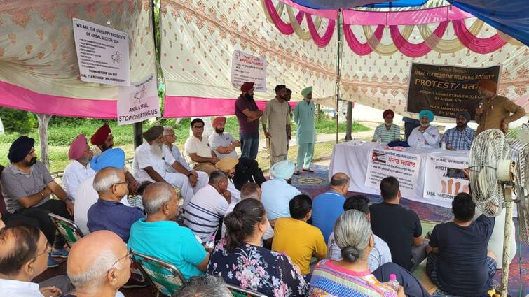 BJP leader Balbri Sidhu joined the protest against the government Protest :ਸਰਕਾਰ ਖਿਲਾਫ ਲੱਗੇ ਧਰਨੇ 'ਚ ਸ਼ਾਮਲ ਹੋਏ ਬੀਜੇਪੀ ਲੀਡਰ ਬਲਬਰੀ ਸਿੱਧੂ 