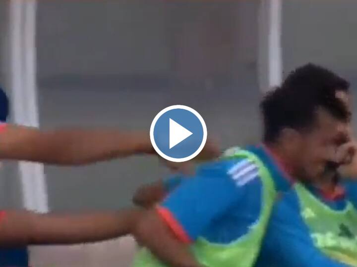 IND vs WI Yuzvendra Chahal beaten by Indian team captain Rohit Sharma in funny way during live match watch video Watch: जब लाइव मैच में ही रोहित शर्मा के हाथों कूट दिए गए चहल! वीडियो में देखें फिर क्या हुआ?