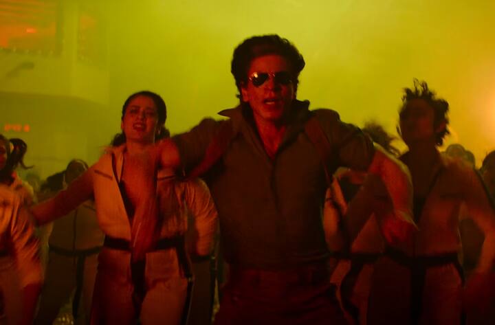 இந்த படத்தில் முக்கிய கதாபாத்திரத்தில் விஜய் சேதுபதி, நயன்தாரா, தீபிகா படுகோன் உள்ளிட்ட பலரும் நடித்துள்ளனர்.