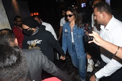 రణ్‌వీర్ సింగ్ ఫొటో ఉన్న స్టైలిష్ జాకెట్‌తో దీపిక పదుకొనే - పక్కనే రణ్‌వీర్ కూడా!