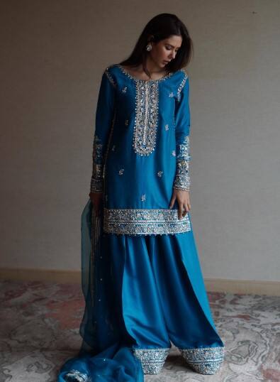 ਦਰਅਸਲ, ਸੋਨਮ ਬਾਜਵਾ ਵੱਖ-ਵੱਖ ਡਿਜ਼ਾਇਨ ਦੇ ਸੂਟਾਂ ਵਿੱਚ ਸੋਸ਼ਲ ਮੀਡੀਆ ਉੱਪਰ ਕਹਿਰ ਢਾਹ ਰਹੀ ਹੈ। ਸੋਨਮ ਦਾ ਇਹ ਅੰਦਾਜ਼ ਪ੍ਰਸ਼ੰਸਕਾਂ ਨੂੰ ਬੇਹੱਦ ਪਸੰਦ ਆ ਰਿਹਾ ਹੈ।