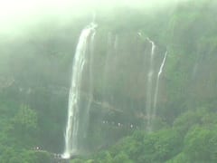 BABA Waterfall : पर्यटकांनी रेलचेल आणि निसर्गाचं सौंदर्य, असा आहे सह्याद्रीच्या कुशीत वसलेला बाबा धबधबा?