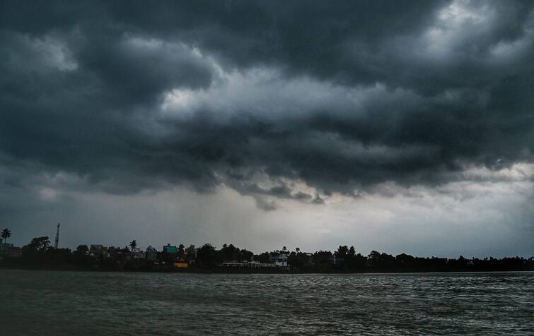 Depression Over North East Bay Of Bengal Would Turn Into Severe Depression Leading To Heavy Rain In South Bengal Forecasts Weather Department West Bengal Weather:বঙ্গোপসাগরে তৈরি নিম্নচাপ পরিণত হতে চলেছে গভীর নিম্নচাপে, ভারী বৃষ্টির পূর্বাভাস দক্ষিণবঙ্গে