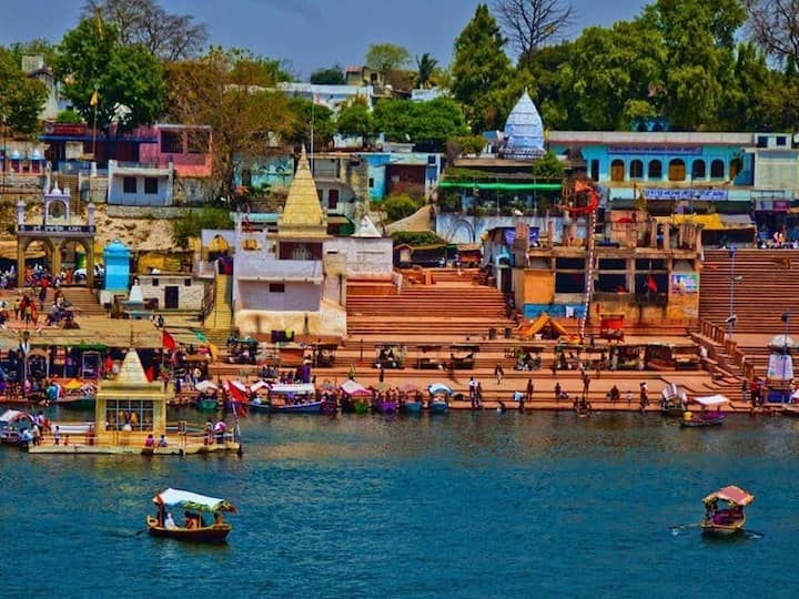 2. नर्मदा नदी  (Narmada River)  मध्य प्रदेशमधील अमरकंटक येथे उगम पावणारी नर्मदा नदी ही भारतातील सर्वात मोठी पाचवी नदी आहे. तर सर्वात मोठी पश्चिम वाहिणी नदी आहे. ही नदी मध्य प्रदेश आणि गुजरातमधून वाहते. या नदीला रेवा असंही म्हटलं जातं.