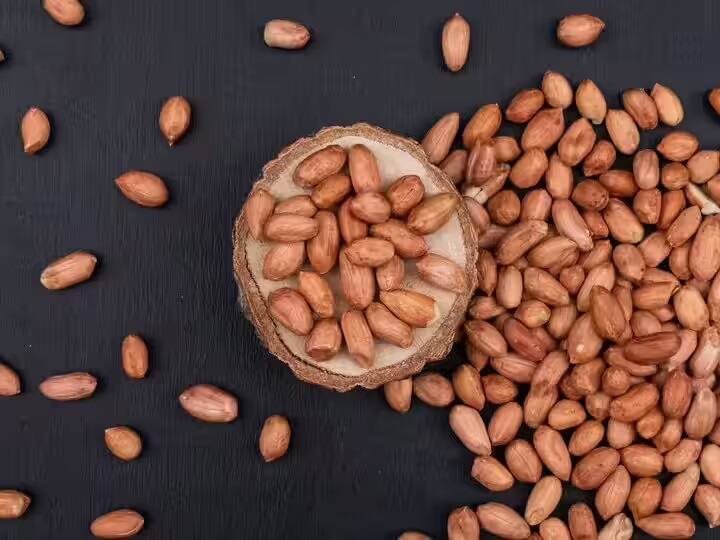 Which of the more beneficial between two almonds or peanuts, know what the expert advised Health: બદામ કે મગફળી બંનેમાંથી શું ખાવું સ્વાસ્થ્ય માટે છે વધુ ફાયદાકારક, જાણો એક્સ્પર્ટે શું આપી સલાહ