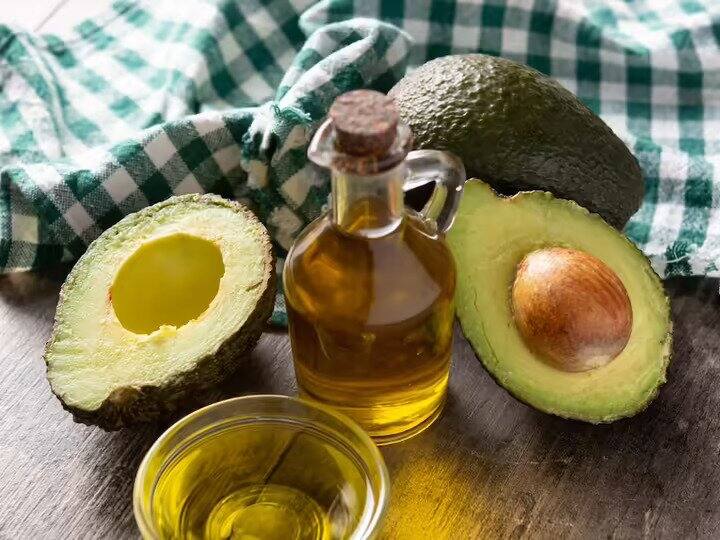 Are you looking for a solution to improve skin toneTry This DIY Avocado Oil क्या आप त्वचा की रंगत निखारने के लिए कोई उपाय खोज रहे हैं? इस DIY एवोकैडो तेल को आज़माएं