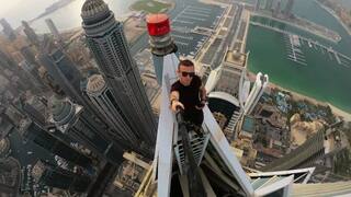 Viral Video: ਸਟੰਟ ਕਰਦੇ ਹੋਏ 68ਵੀਂ ਮੰਜ਼ਿਲ ਤੋਂ ਡਿੱਗਿਆ ਵਿਅਕਤੀ, ਹੋਈ ਦਰਦਨਾਕ ਮੌਤ