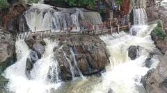 பிலிகுண்டுலுவுக்கு நீர்வரத்து சரிவு; ஒகேனக்கல்லில் குளிக்க, பரிசல் இயக்க அனுமதி