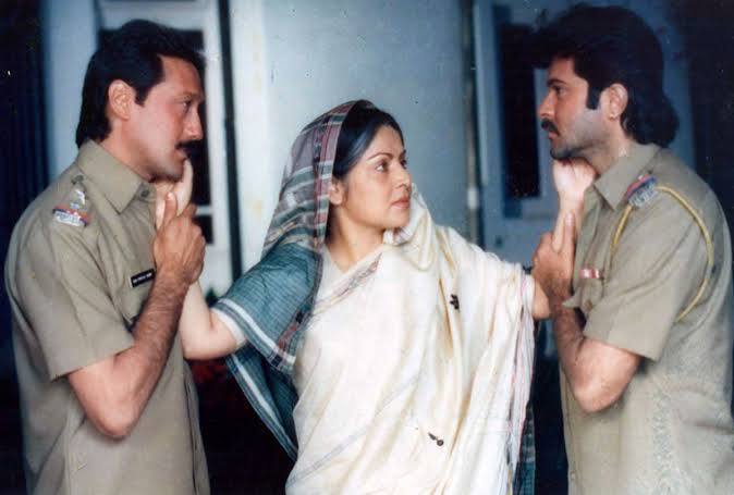 जैकी श्रॉफ और अनिल कपूर ने हिंदी सिनेमा को ‘राम लखन’ जैसी कई यादगार फिल्में दी हैं. यही वजह है कि ना सिर्फ पर्दे पर लोगों का इनकी जोड़ी पसंद आती थी बल्कि रियल लाइफ में ये काफी अच्छे दोस्त बन गए थे. लेकिन एक फिल्म के दौरान दोनों के बीच कुछ ऐसा हुआ था कि गुस्से में जैकी ने अनिल को एक के बाद एक 17 थप्पड़ जड़ दिए थे. चलिए जानते हैं क्या है पूरा मामला.