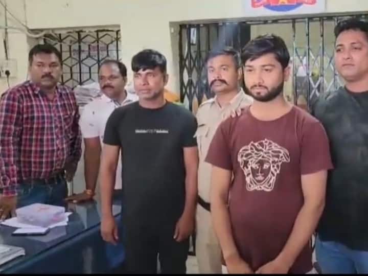 Indore News: फर्जी मार्कशीट बनाने वाले अंतरराज्यीय गैंग का पर्दाफाश, रैकेट की सच्चाई जानकर पुलिस के उड़े होश Indore Police busted Interstate gang making fake marksheets two accused arrested in mp ann Indore News: फर्जी मार्कशीट बनाने वाले अंतरराज्यीय गैंग का पर्दाफाश, रैकेट की सच्चाई जानकर पुलिस के उड़े होश