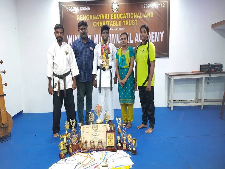 Thanjavur news student of Winner Multimiyural  Academy who accumulates medals in karate and silambam TNN Thanjavur: கராத்தே மற்றும் சிலம்பத்தில் பதக்கங்களாக குவிக்கும் வின்னர் மல்டிமியூரல் அகாடமி மாணவன்