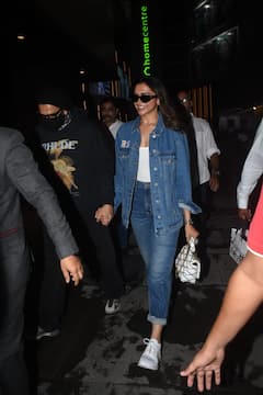 రణ్‌వీర్ సింగ్ ఫొటో ఉన్న స్టైలిష్ జాకెట్‌తో దీపిక పదుకొనే - పక్కనే రణ్‌వీర్ కూడా!