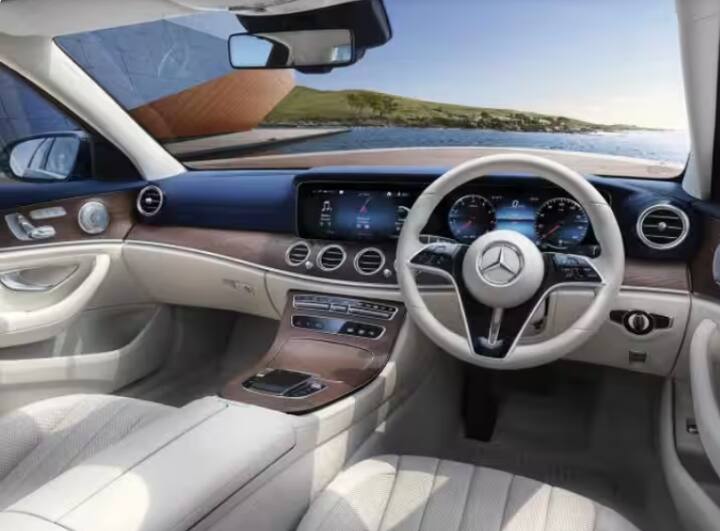 ਪਹਿਲੇ ਨੰਬਰ 'ਤੇ Mercedes-Benz GLC ਹੈ। ਹਾਲ ਹੀ 'ਚ ਕੰਪਨੀ ਨੇ ਇਸ ਕਾਰ ਲਈ ਬੁਕਿੰਗ ਸ਼ੁਰੂ ਕੀਤੀ ਹੈ, ਜਿਸ ਨੂੰ 1.5 ਲੱਖ ਰੁਪਏ 'ਚ ਬੁੱਕ ਕੀਤਾ ਜਾ ਸਕਦਾ ਹੈ। ਇਸ ਕਾਰ ਦੀ ਲਾਂਚਿੰਗ 9 ਅਗਸਤ ਨੂੰ ਵੇਖੀ ਜਾ ਸਕਦੀ ਹੈ।