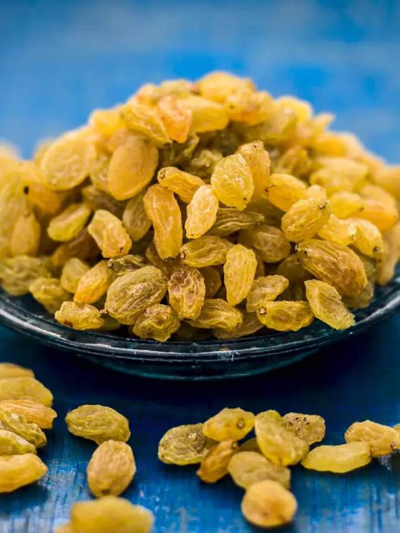 खाली पेट किशमिश खाने के 10 बेहतरीन फायदे