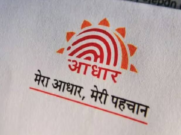 ਉੱਥੇ ਹੀ ID ਪਰੂਫ ਦੇ ਤੌਰ 'ਤੇ, ਤੁਸੀਂ ID ਦੇ ਤੌਰ 'ਤੇ ਆਧਾਰ ਕਾਰਡ, ਵੋਟਰ ਆਈਡੀ ਕਾਰਡ, ਡਰਾਈਵਿੰਗ ਲਾਇਸੈਂਸ, ਫੋਟੋ ਵਾਲੀ ਬੈਂਕ ਪਾਸਬੁੱਕ ਆਦਿ ਦਸਤਾਵੇਜ਼ਾਂ ਦੀ ਵਰਤੋਂ ਕਰ ਸਕਦੇ ਹੋ।