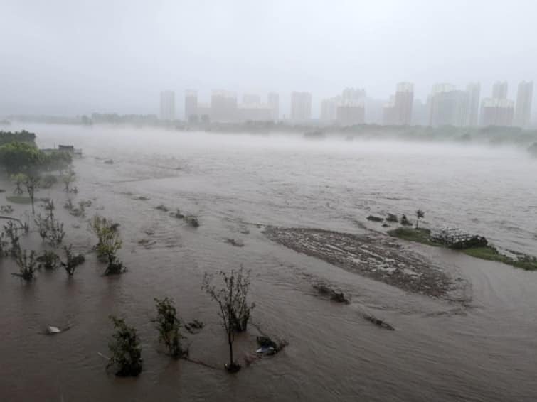 11 Dead In China's Beijing As Massive Rain Continues To Cause Destruction For 4th Day In Row abp-live-english-news 11 Dead, 27 Missing In Beijing As Massive Rain Continues To Cause Destruction For Fourth Day In A Row