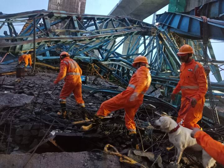 Big accident in Thane Maharashtra crane and slab fell during bridge construction 15 people died Thane Accident: महाराष्ट्र के ठाणे में बड़ा हादसा, पुल निर्माण के दौरान क्रेन और स्लैब गिरा, दबकर 17 लोगों की मौत