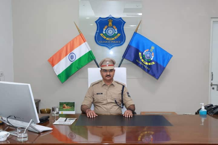 કડક અધિકારીની છાપ ધરાવતા IPS ભગીરથસિંહ જાડેજાએ પોરબંદર જિલ્લા પોલીસવડાનો ચાર્જ સંભાળ્યો