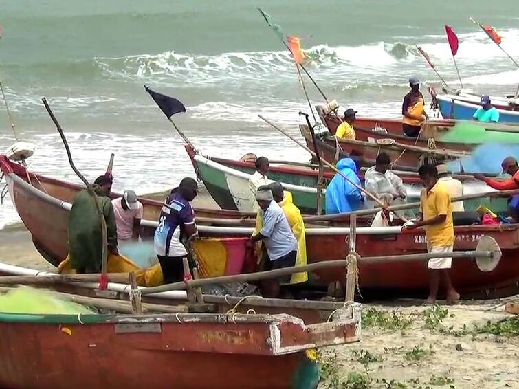 Fishing season starts in Konkan from today Maharashtra government restriction ends on 31st July Fishing season : मासे खवय्यांना ताजे मासे पुन्हा खाता येणार; आजपासून कोकणात मासेमारी हंगाम सुरू