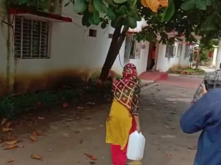 Kabirdham Rape victim tried to commit suicide by pouring kerosene in front of SP office this is whole matter Ann Kabirdham: रेप पीड़िता ने एसपी ऑफिस के सामने केरोसिन डालकर की आत्महत्या करने की कोशिश, ये है पूरा मामला