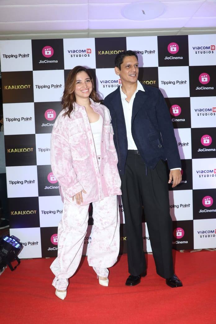 The new lovebirds in town Tamannah Bhatia and Vijay Varma made it official as they posed together for the paparazzi being all smiles. Tamannah looked stunning in a pastel co-ord set while Vijay went for a formal look in a white shirt, black pants and blue blazer.