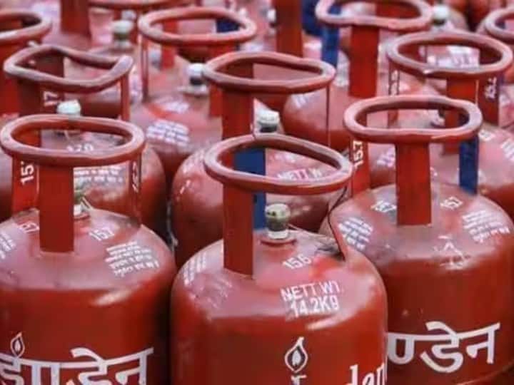 Gas Cylinder Prices Reduced From August 30 Central Government  Up to Rs 200 Gas Cylinder Price Cut Central Govt Likely To Reduce Gas Cylinder Prices By Up To Rs 200