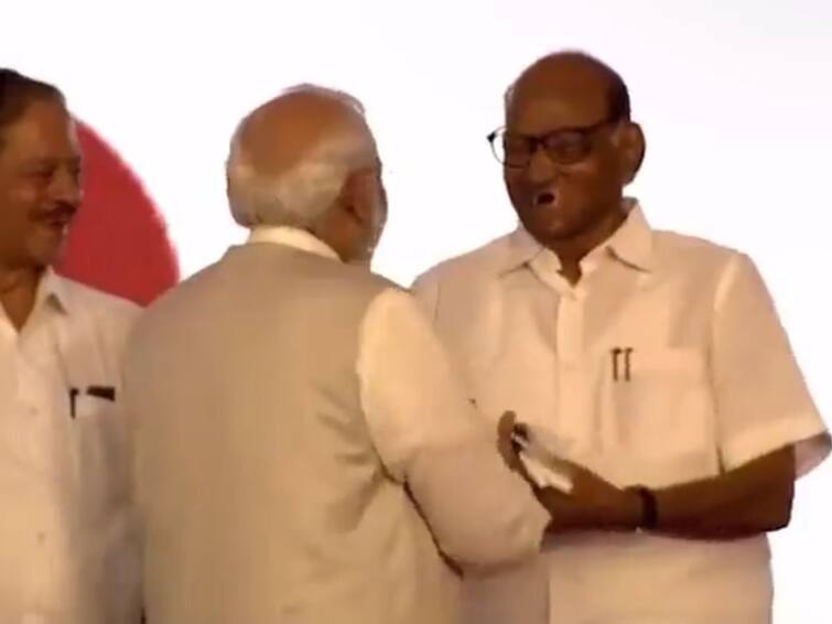 Sharad Pawar Felicitates PM Modi With Lokmanya Tilak Award, Shares Stage With Ajit Pawar PM Modi Receives Lokmanya Tilak Award, Holds Candid Conversation With Sharad Pawar: WATCH
