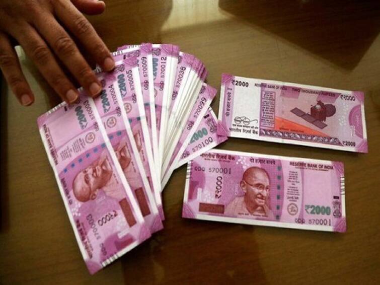 RBI says 88 percent of Rs 2000 notes returned to banks 2000 Rupees Notes : 2000 रुपयांच्या नोटा जमा करण्यासाठी अखेरचे 60 दिवस; 31 जुलैपर्यंत किती नोटा जमा झाल्या?