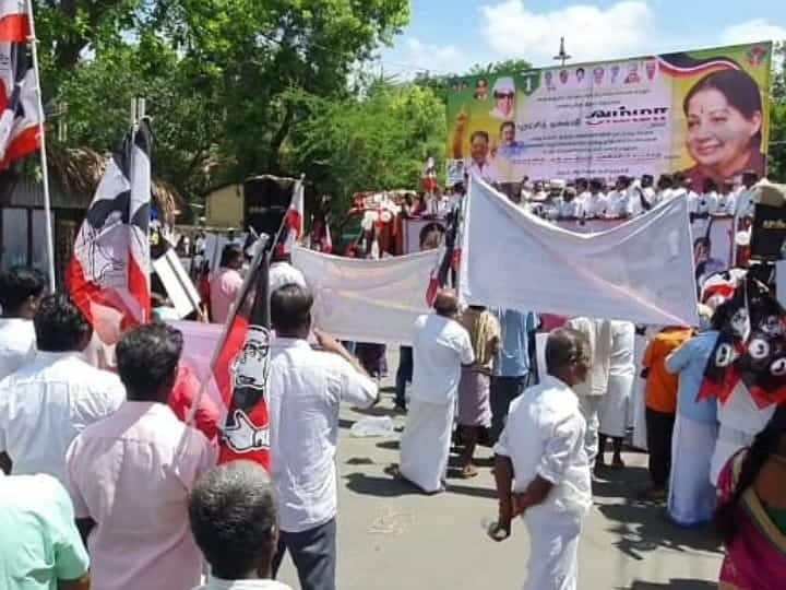 கரூர் மாநகர் முழுவதும் ஒரு சேர பறக்கும் அதிமுக, அமமுக கொடிகள்