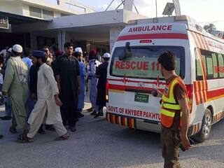 Pakistan Suicide Blast: பாகிஸ்தானை உலுக்கிய ஐ.எஸ்.ஐ.எஸ். தற்கொலை படை தாக்குதல்.. உயிரிழந்தவர்களின் எண்ணிக்கை 54 ஆக உயர்வு..