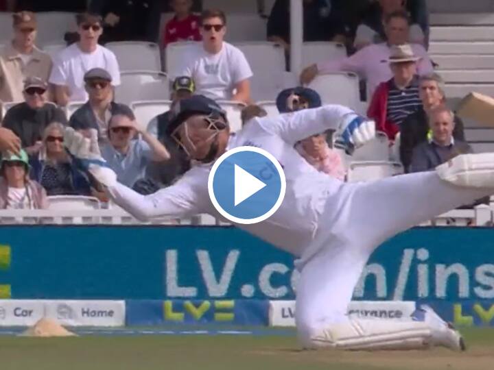 Ashes 2023 England wicketkeeper Jonny Bairstow took a fantastic of slip while keeping catch Watch video Watch: विकेटकीपिंग पर जॉनी बेयरस्टो ने पकड़ा स्लिप का हैरतअंगेज़ कैच! वीडियो देख रहे जाएंगे दंग