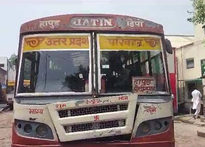 UPSRTC buses have no first aid box and fire safety in Hapur journey not safety ANN UP News: सड़कों पर सरपट दौड़ रही हापुड़ डिपो की खटारा बसें, यात्री बोले- जान जोखिम में डालकर यात्रा करने को मजबूर