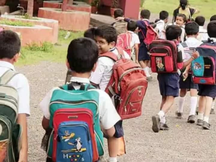 Palamu Principal Beats Children for attending Kalash Yatra and not joining School Case Filed ANN Palamu: कलश यात्रा में शामिल होने की वजह से बच्चे नहीं पहुंचे स्कूल, प्रिंसिपल ने बेरहमी से पीटा, शिकायत दर्ज