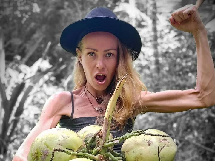 Vegan raw food influencer Zhanna Samsonova died Zhanna Samsonova: ‘வீகன் டயட்’ பிரபலம் சனா சம்சனோவா மரணம்.. ரசிகர்கள் அதிர்ச்சி.. என்ன நடந்தது?