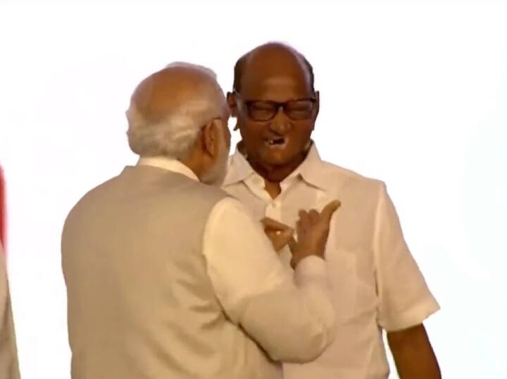 शरद पवार ने कहा कि 1865 में लोकमान्य के पिता गंगाधर रत्नागिरी छोड़कर पुणे आ गये. पुणे में आगमन के बाद ये केवल आगमन नहीं बल्कि पूर्ण स्वराज की स्थापना के लिए एक प्रकार की चिंगारी, एक मशाल थी. उस काल में दो युग थे, एक तिलक युग और दूसरा महात्मा गांधी का युग. हम यहां उन दोनों के योगदान को कभी नहीं भूल सकते हैं और मुझे यकीन है कि इन दूरदर्शी नेताओं के आदर्श इस देश की नई पीढ़ी को प्रेरित करते रहेंगे और इस संदर्भ में तिलक पुरस्कार का एक अनूठा महत्व है. आज हमने और तिलक मेमोरियल ने इस स्मारक के लिए पीएम मोदी को इस पुरस्कार के लिए चुना.