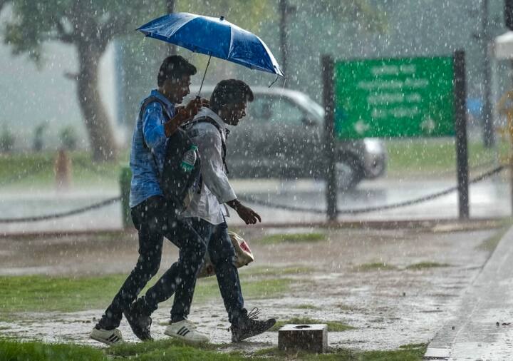 इसके अलावा, पूर्वी मध्य प्रदेश और उत्तरी छत्तीसगढ़ में तीनों दिन बारिश होने हो सकती है.